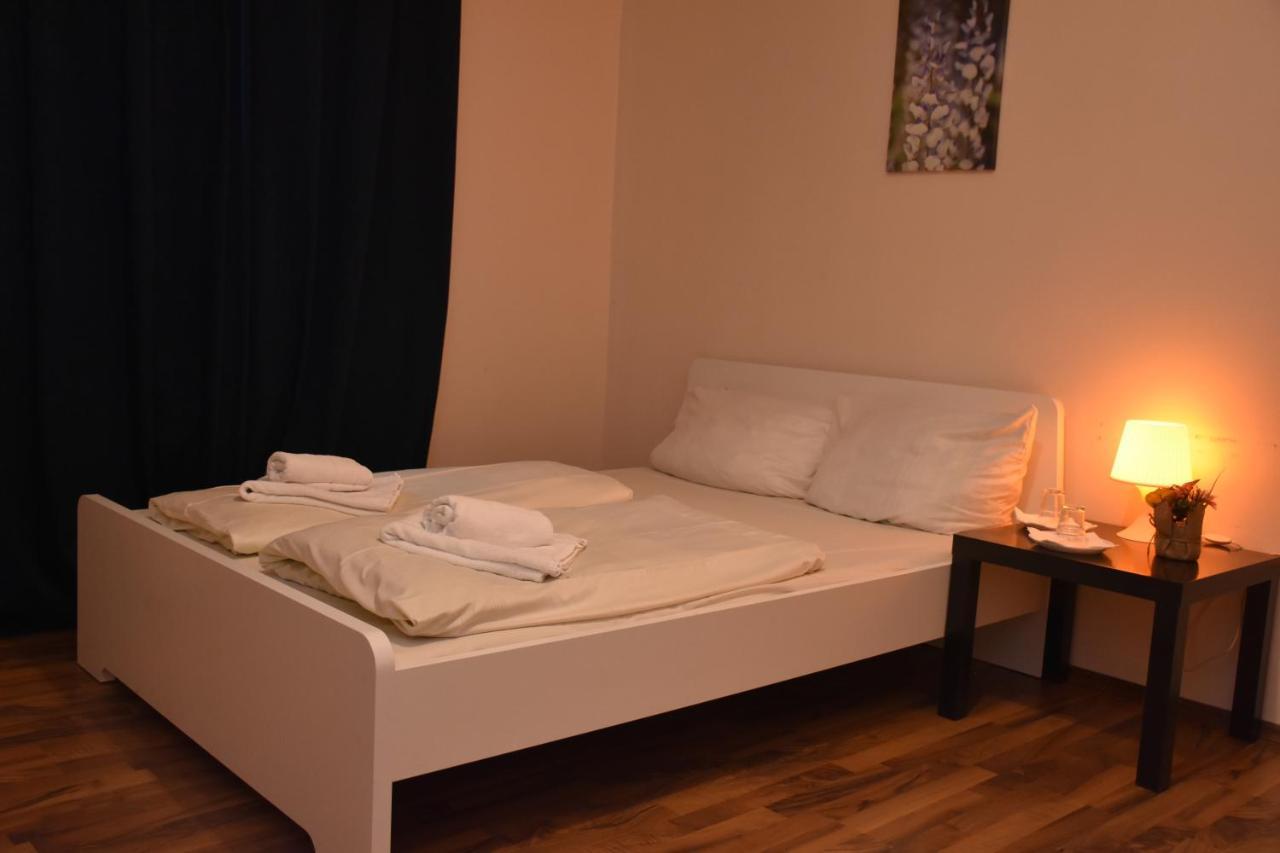 Schaum 2* Düsseldorf