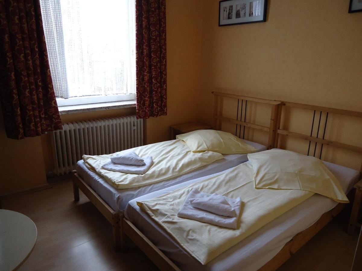 Schaum 2* Dusseldorf